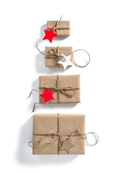 Cajas de regalo con etiqueta de papel en forma de estrella Vacaciones concep — Foto de Stock