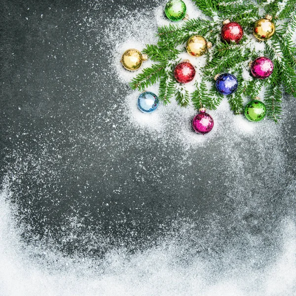 Decorações de Natal ornamentos feriados fundo neve — Fotografia de Stock