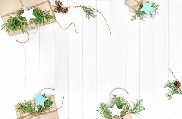 Confezioni regalo struttura in legno Vacanze sfondo piatto lay — Foto Stock