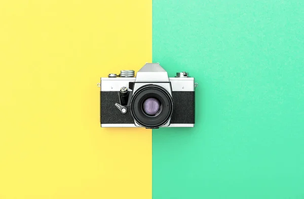 Vintage câmera cor fundo estilo retro Minimalista — Fotografia de Stock