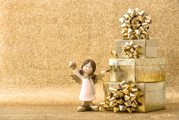 Coffrets cadeaux petit ange fond doré Décoration de Noël — Photo