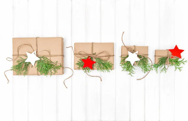 Regalos envueltos decoración de Navidad fondo brillante — Foto de Stock