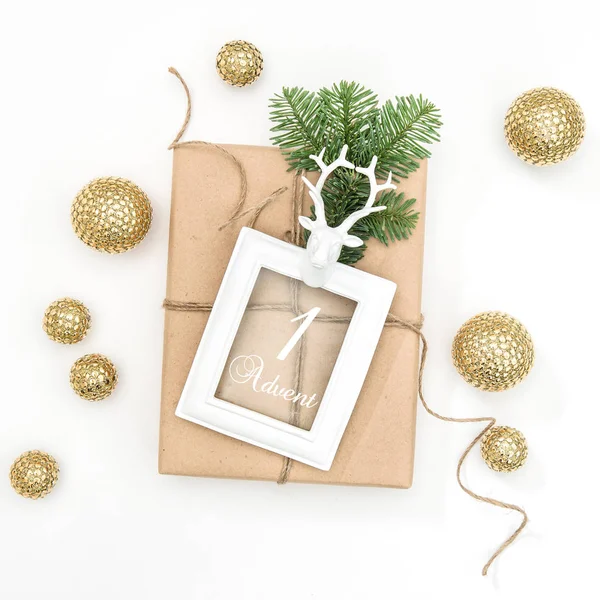 Imagem do presente de Natal moldura decoração dourada Advento — Fotografia de Stock