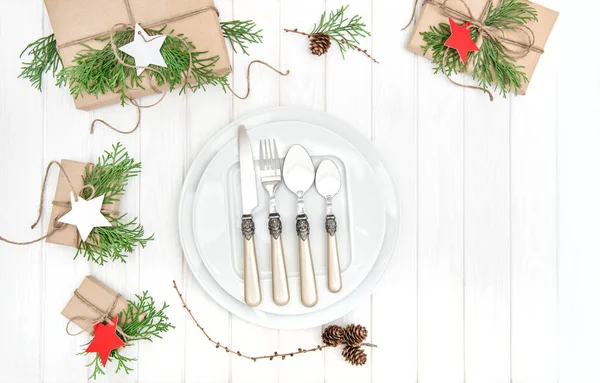 Navidad mesa lugar ajuste decoración plato tenedor cuchillo —  Fotos de Stock