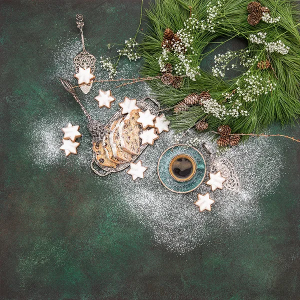 Stollen kahve dekorasyon Noel yiyecek yıldız kurabiye pasta — Stok fotoğraf