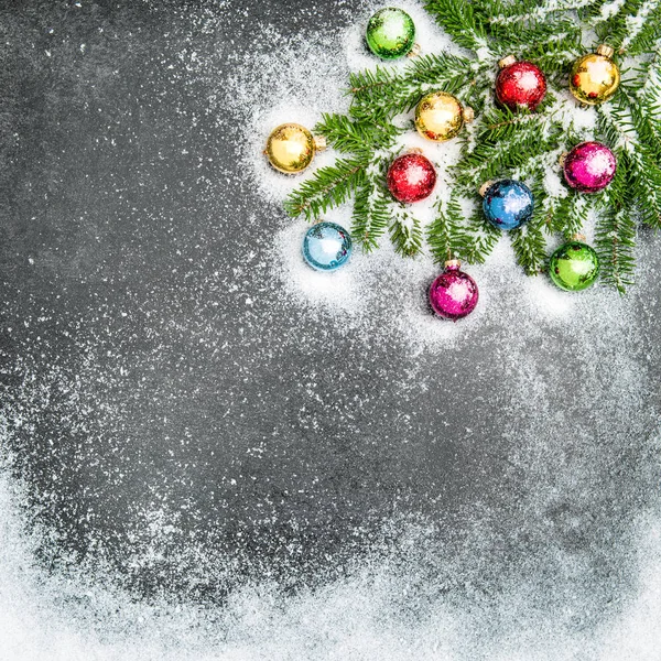 Renkli baubles kar süsleme tatil arka plan vintage — Stok fotoğraf