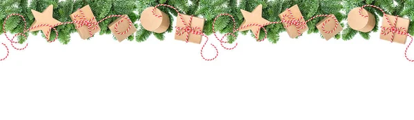 圣诞装饰礼品盒松枝边境横幅 — 图库照片