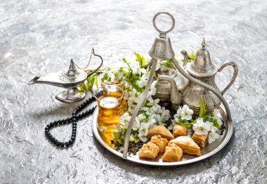 Çay gözlük ve pot, geleneksel zevk baklava