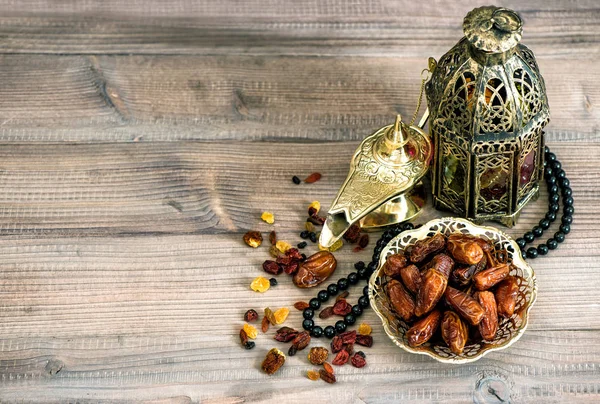 Dates raisins, oriental lamps  and rosary. — Stock Photo, Image