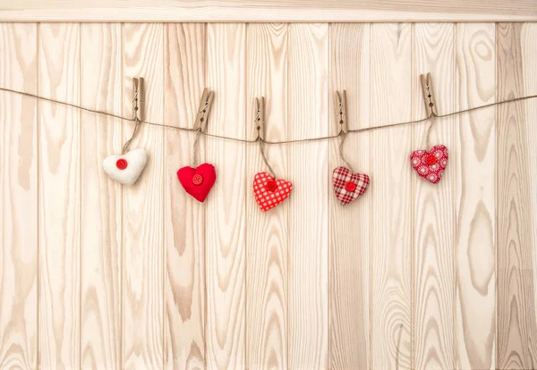 Hanging hearts  wooden texture Valentines day background — Stock Photo, Image