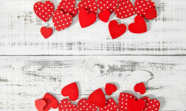 Coeurs rouges texture rustique en bois Valentines fond — Photo