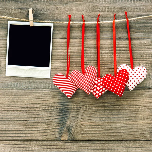 Moldura de fotos corações vermelhos Dia dos Namorados decoração — Fotografia de Stock