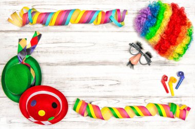 Karnaval parti süsleme palyaço maskesi serpantin