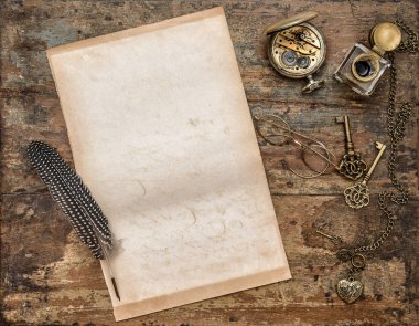 Kullanılan yazı araçları ahşap arka plan kağıt levha vintage