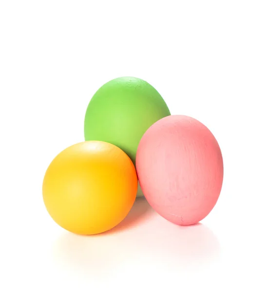 Huevos de Pascua aislados fondo blanco — Foto de Stock