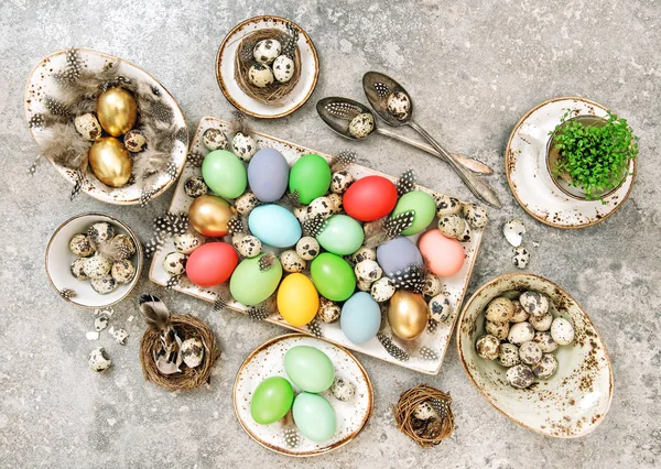 Easter eggs Table decoration Flat lay — Stock Photo, Image
