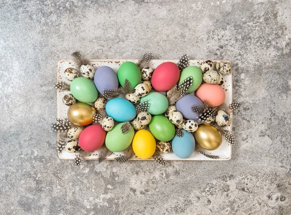 Huevos de Pascua decoración piedra fondo —  Fotos de Stock