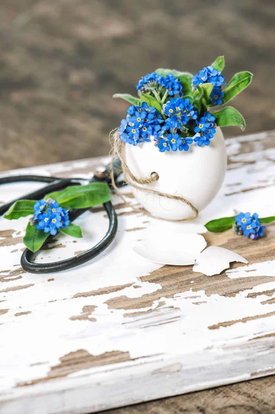 Paasei Vergeet me niet bloemen Vintage decoratie — Stockfoto