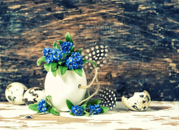 Paskalya yumurta değil çiçek dekorasyon vintage unut beni — Stok fotoğraf
