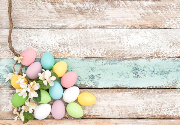Easter eggs and flowers decoration — Stock Photo, Image