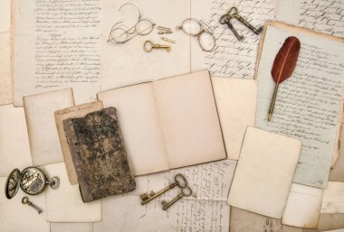 Eski mektupları kitap resim çerçeveleri kağıt arka plan açık