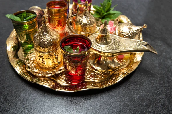Ramadan kareem gouden versieringen Oosterse lantaarn — Stockfoto