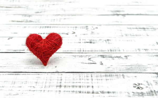 Coração vermelho fundo de madeira conceito de amor — Fotografia de Stock