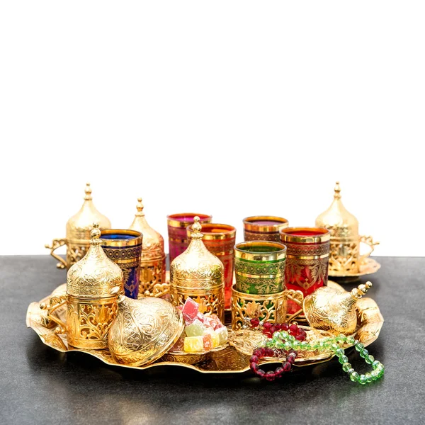 Арабська чай служби Золотий чашки Рамадан Карім — стокове фото