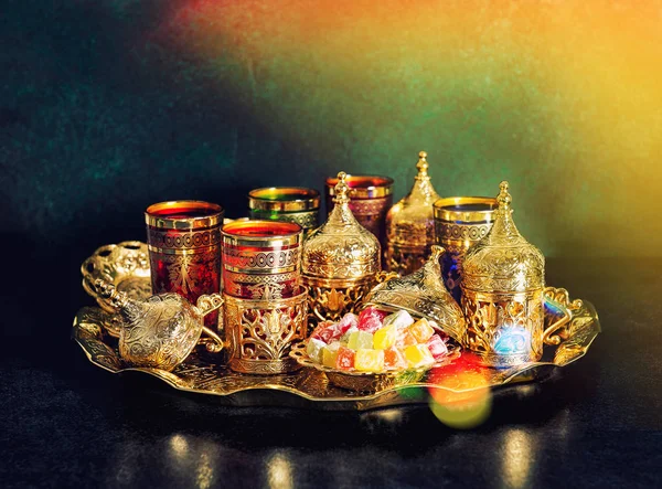 Mesa de té Oriental hospitalidad Ramadán fugas de luz vintage — Foto de Stock