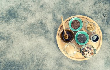 Yulaflı müsli kahvaltı chia tohumu keten tohumu bal vintage