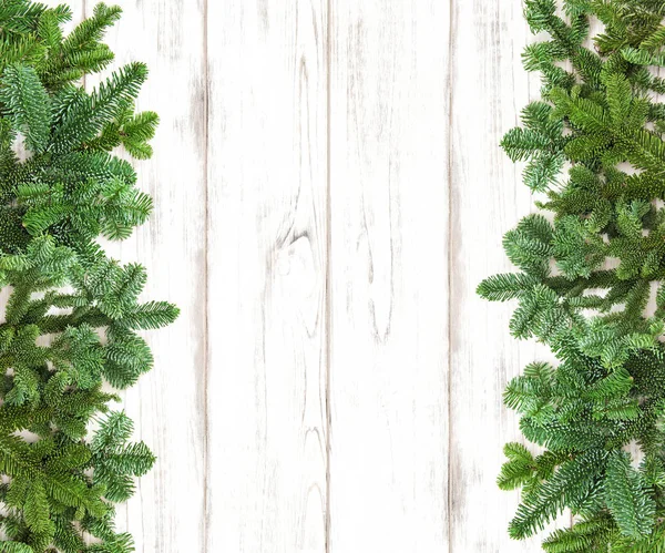 Karácsonyfa ágai dekoráció fából készült háttér — Stock Fotó