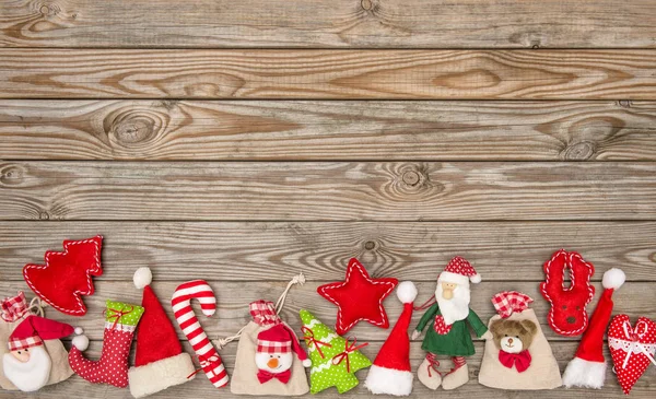 Navidad decoración textil juguetes fondo de madera — Foto de Stock