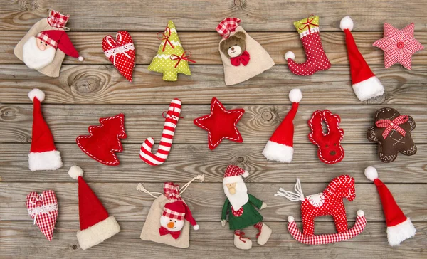 Navidad decoración juguetes fondo de madera — Foto de Stock