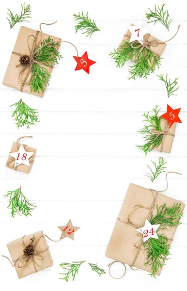 Adventkalender Wrapped cadeaus Kerstdecoratie plat leggen — Stockfoto