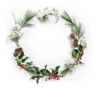 Düz Noel çelenk çam ağacı dalları çobanpüskülü bırakır yatıyordu