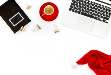 Sosyal medya ofis Resepsiyon Laptop kahve not defteri düz yatıyordu