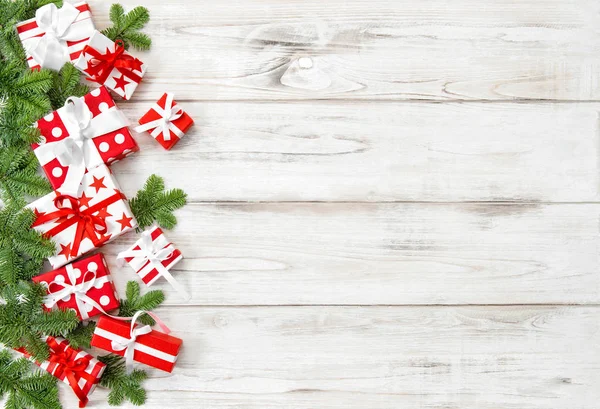 Decoración de Navidad caja de regalo ramas de pino Banner de vacaciones — Foto de Stock