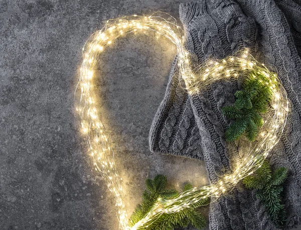 Corazón luces en forma de jersey de punto árbol de Navidad —  Fotos de Stock