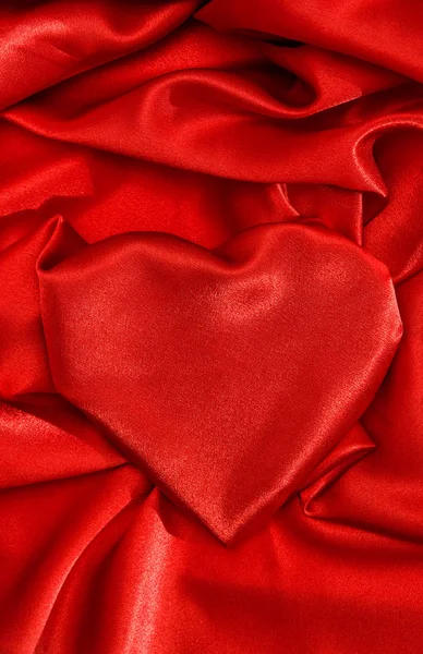 Amor Dia dos Namorados Coração de cetim vermelho — Fotografia de Stock