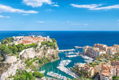 Monaco Fontvieille Monaco Yat Limanı Akdeniz'in mavi gökyüzü