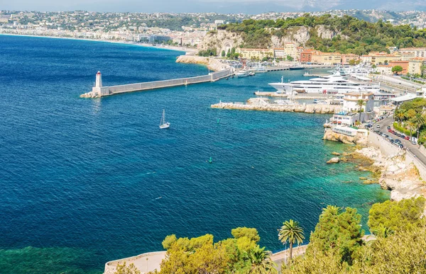 Schöne Stadt Französisch Riviera Frankreich blau Mittelmeer Palme — Stockfoto