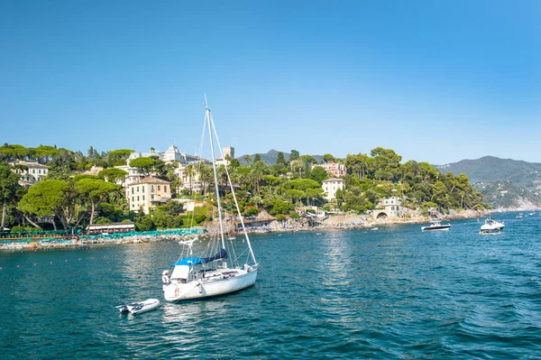 Mar Mediterrâneo paisagem azul céu italiano riviera — Fotografia de Stock