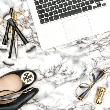 Sosyal medya defter ayakkabı kadınsı Aksesuar moda düz yatıyordu