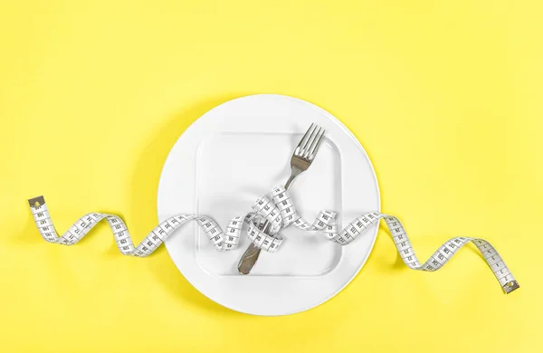 Pomiaru taśmy białej płytce wagi kontroli diety zdrowia detox — Zdjęcie stockowe