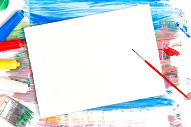 Kağıt renklerini fırçalar, eskiz defteri, yaratıcı model sanat arka planı,