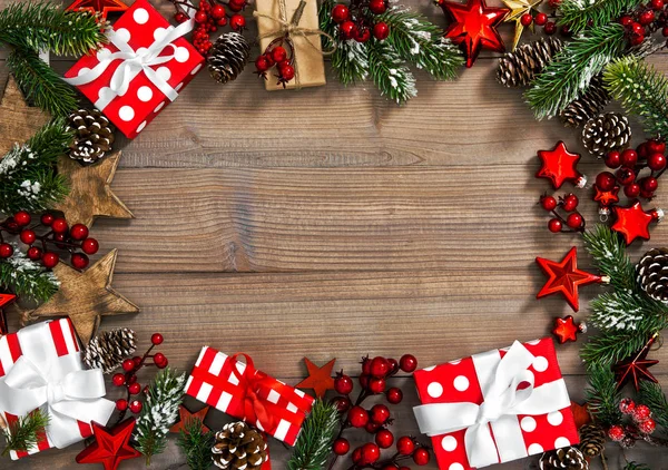 Enfeites de Natal caixas de presente decoração vermelha feriados backgroun — Fotografia de Stock