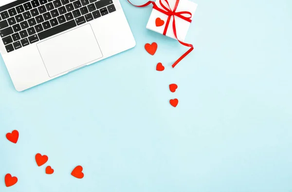 Notebook dárek box červená srdce dekorace Valentýna byt ležel — Stock fotografie