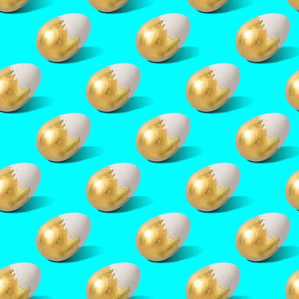 Huevos de oro fondo azul Trendy Pascua patrón sin costuras textu — Foto de Stock