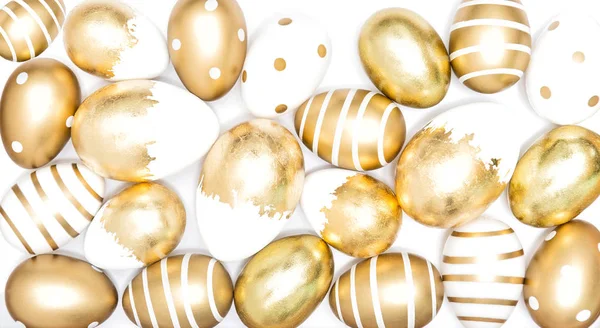 イースターの背景黄金の卵の装飾 — ストック写真