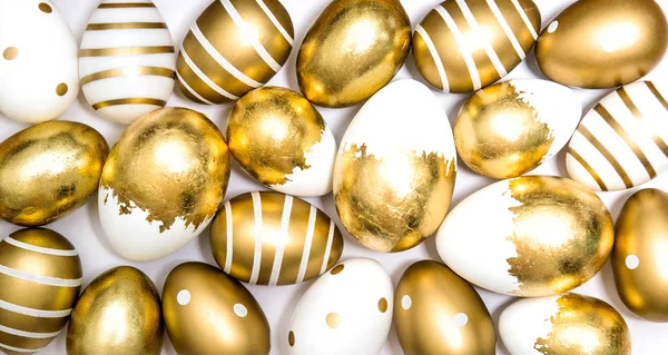 Velikonoční pozadí Zlaté barvy vejce dekorace — Stock fotografie